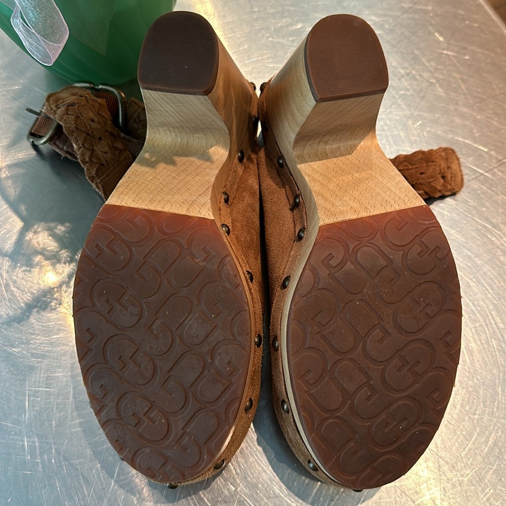 NWOT Ugg Australia Studded Dafni Clogs - Picture 9 of 9